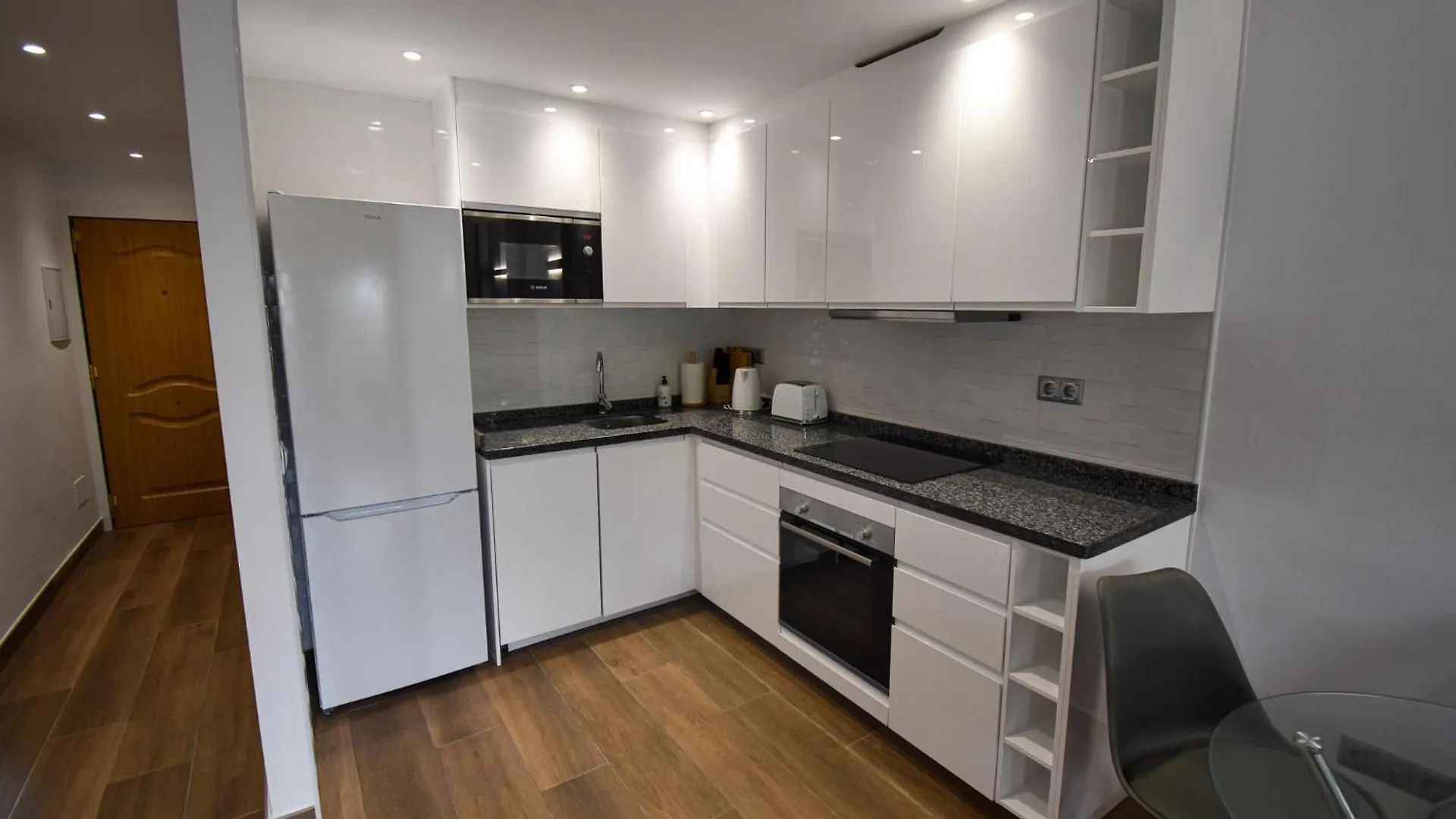 בנאלמדנה Urb Pueblo Del Parque, Luxury 2 Bedroom Apartment. Fantastic Central Location.